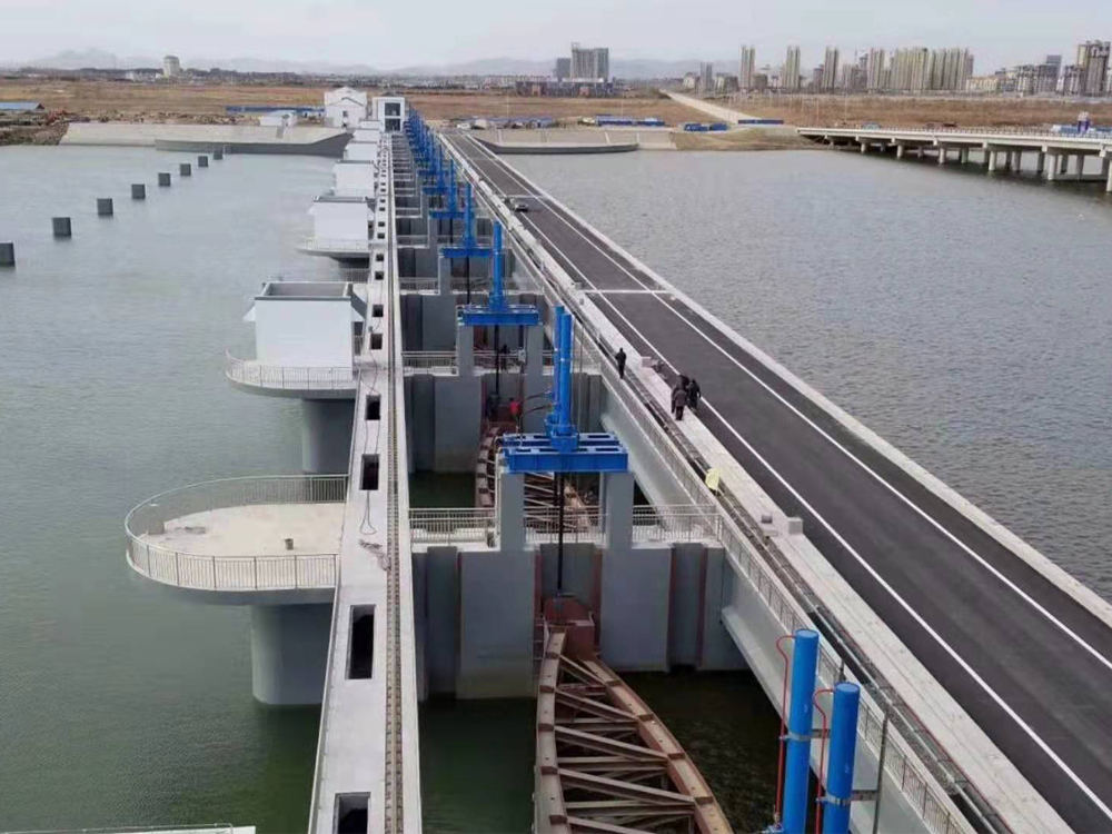 威海香水河擋潮閘，雙曲拱弧形結(jié)構(gòu)，獲發(fā)明專利